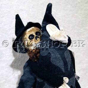 Halloween accessoires - Lier - griezel - hekserij - hoed - punthoed - sluier - schedel - skull - zwarte rozen
