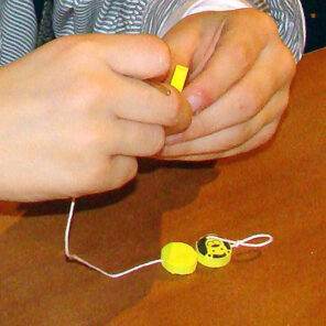 Lier - workshop - knutselen - creatief met kinderen - Fun-Shop - foam - halsketting - armband - sleutelhanger - iphone - gsm