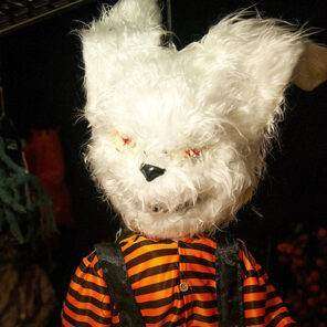 Lier - Fun - Shop - Halloween - Decoratie - Versiering - hangend decor - konijn - dolfje weerwolfje - halloweentocht - griezelig