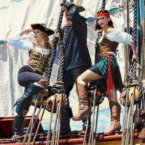 Lier - Fun - Shop - Carnaval - Feestwinkel - piraat - piraten - pirates of the caribbean - jack sparrow - piratenboot - zwaard